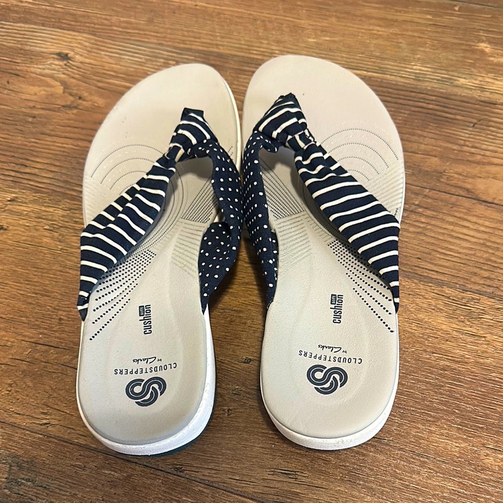 NWOB Clarks Women's Black and White Sandals Size 10